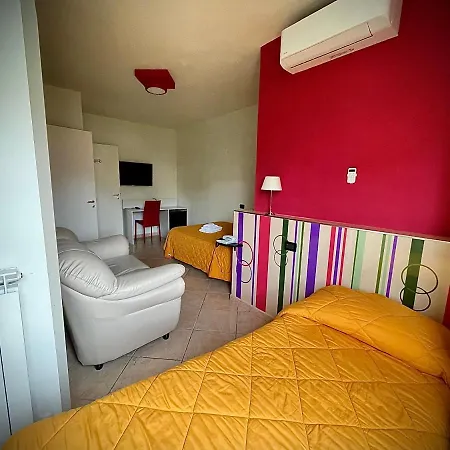 Le Ceramiche 호텔 몬탈토 우푸고