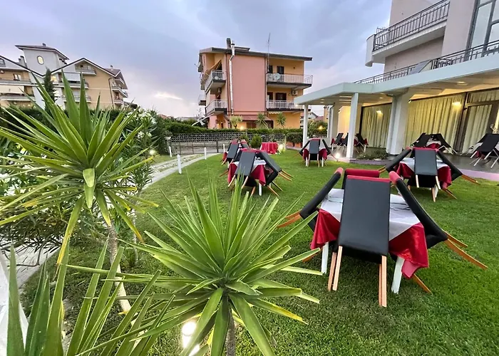 Le Ceramiche 酒店 蒙塔尔托乌富戈