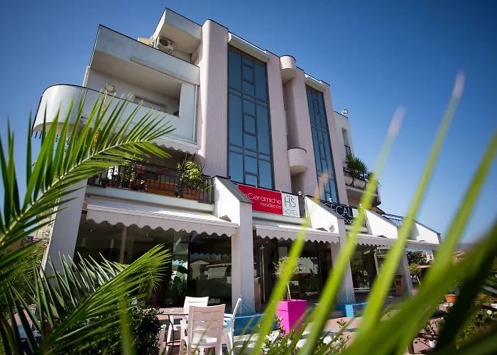 Le Ceramiche 酒店 蒙塔尔托乌富戈