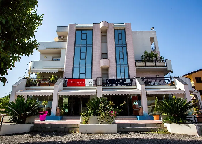 Le Ceramiche 酒店 蒙塔尔托乌富戈